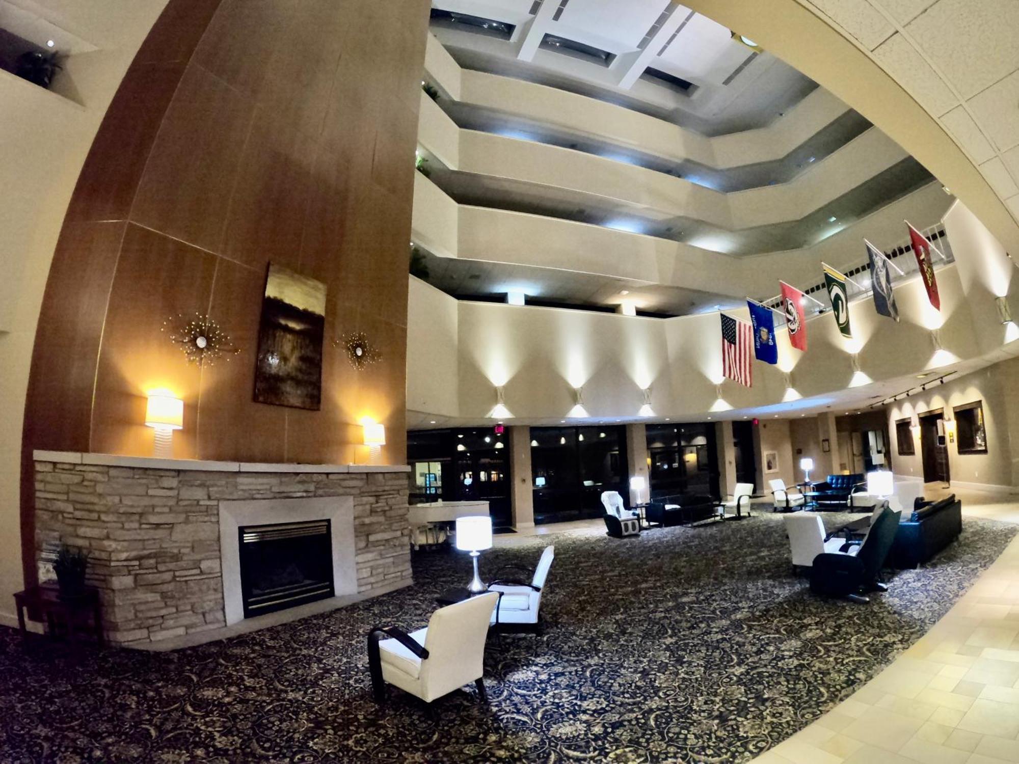 Hotel Mead&Conference Center Wisconsin Rapids Exterior foto